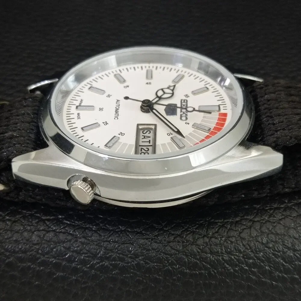 Vintage 1975 Seiko Automatic Mens Silver Watch W/daydate & Red Accents